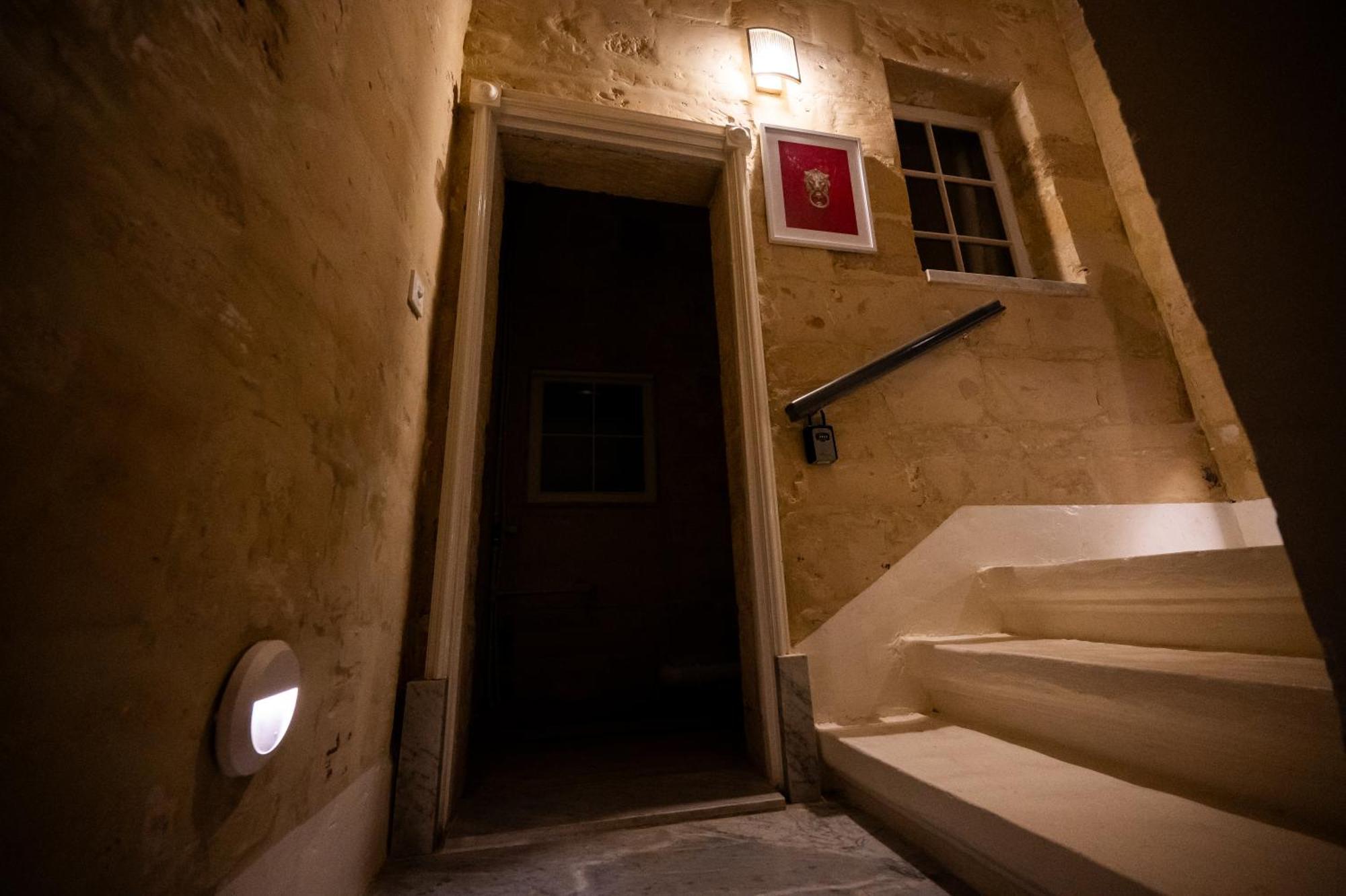 Arcanum Apartment 1 Very Close To Seafront Bus Station And Ferry To Valletta 센글리아 외부 사진