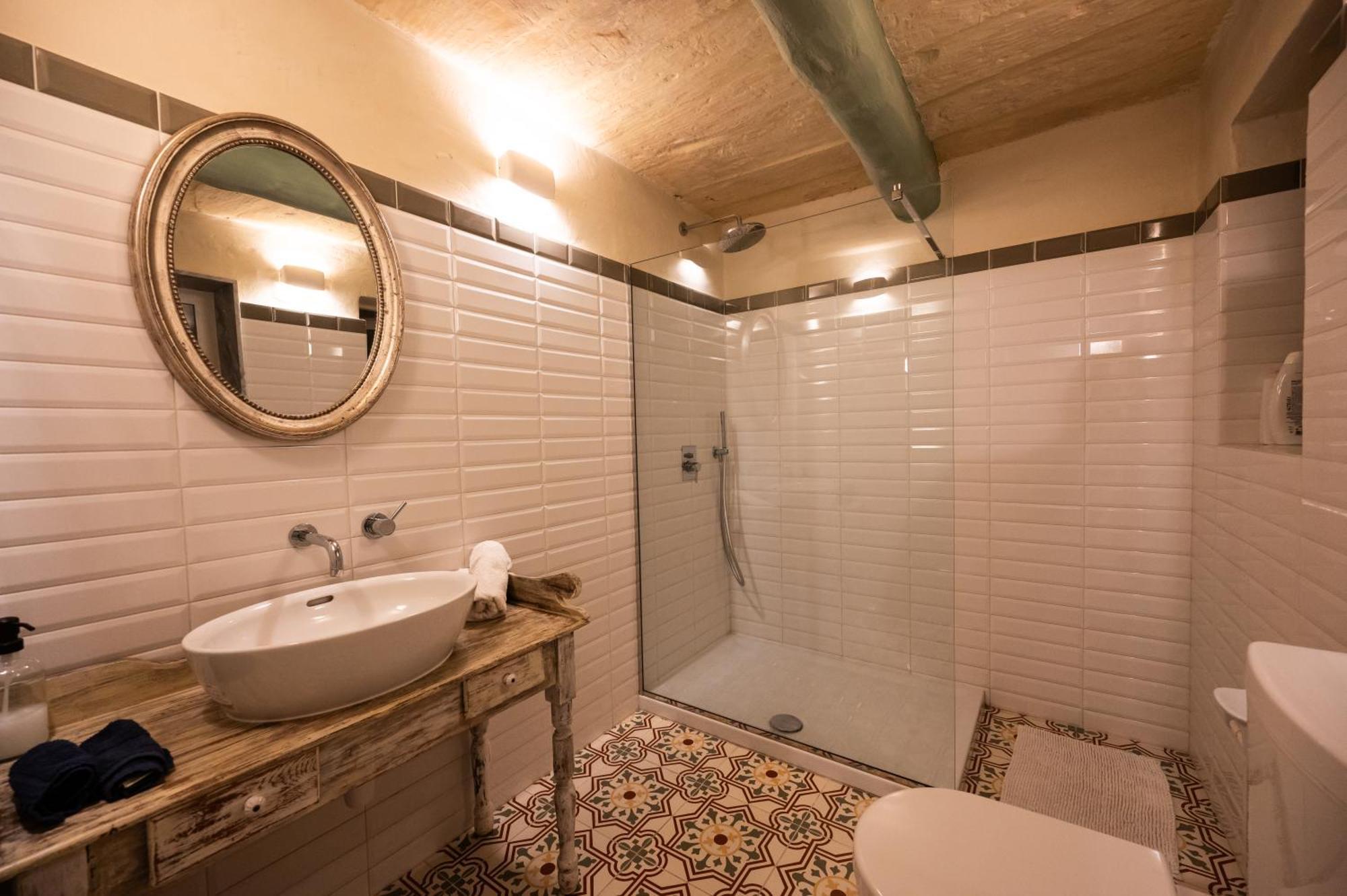 Arcanum Apartment 1 Very Close To Seafront Bus Station And Ferry To Valletta 센글리아 외부 사진